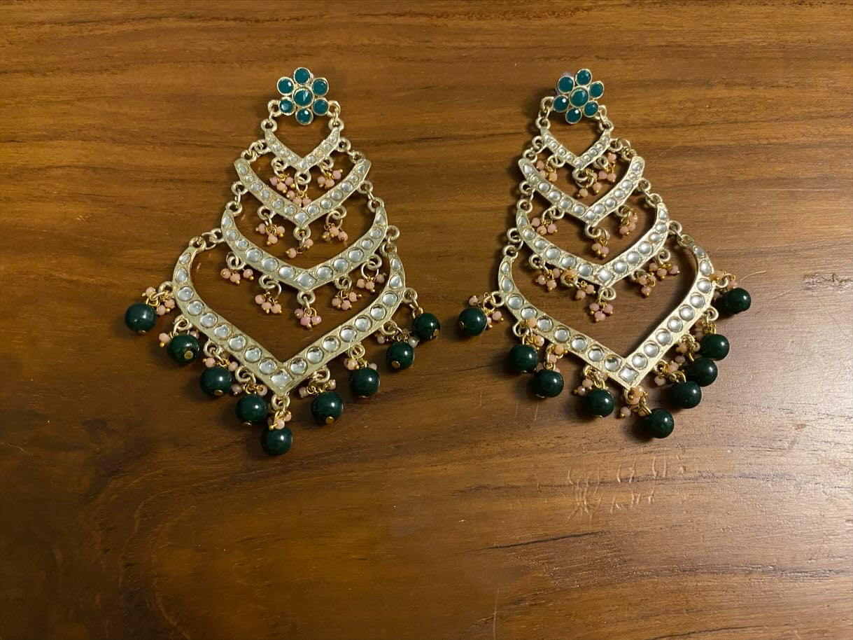 Stunning green earring