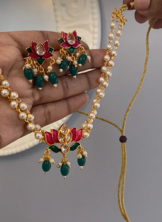 Lotus choker set
