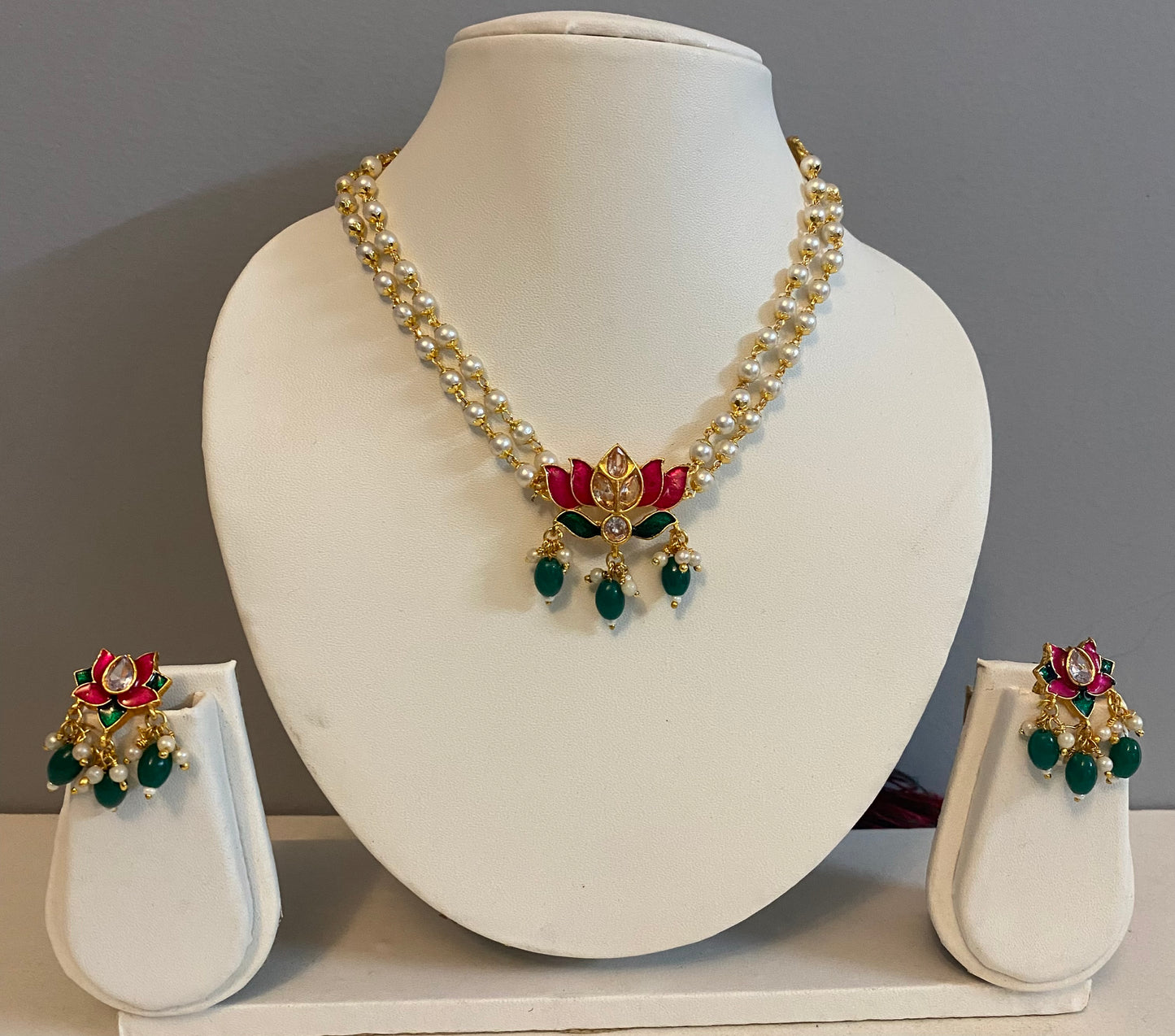 Green beads Lotus choker set