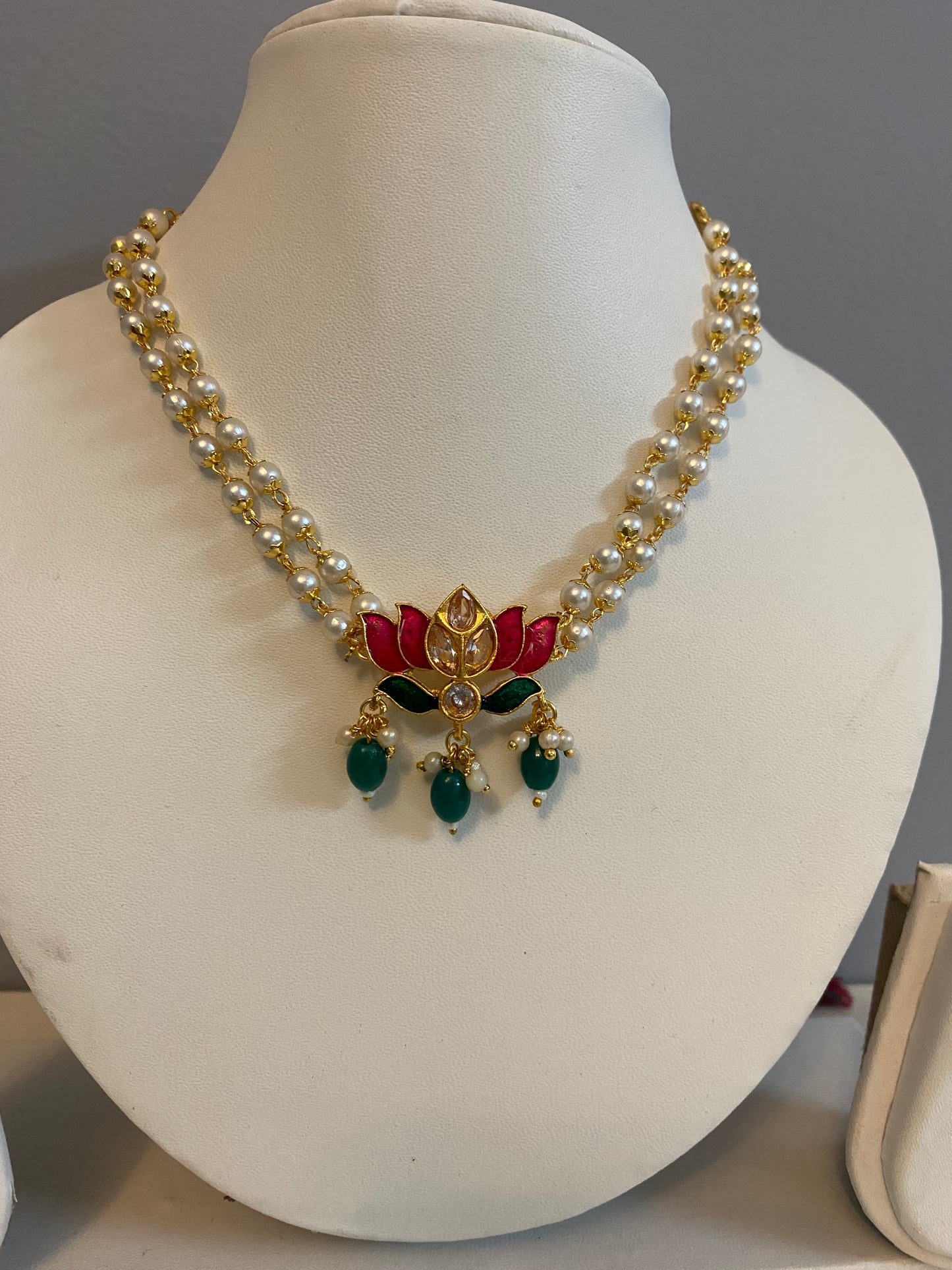 Green beads Lotus choker set