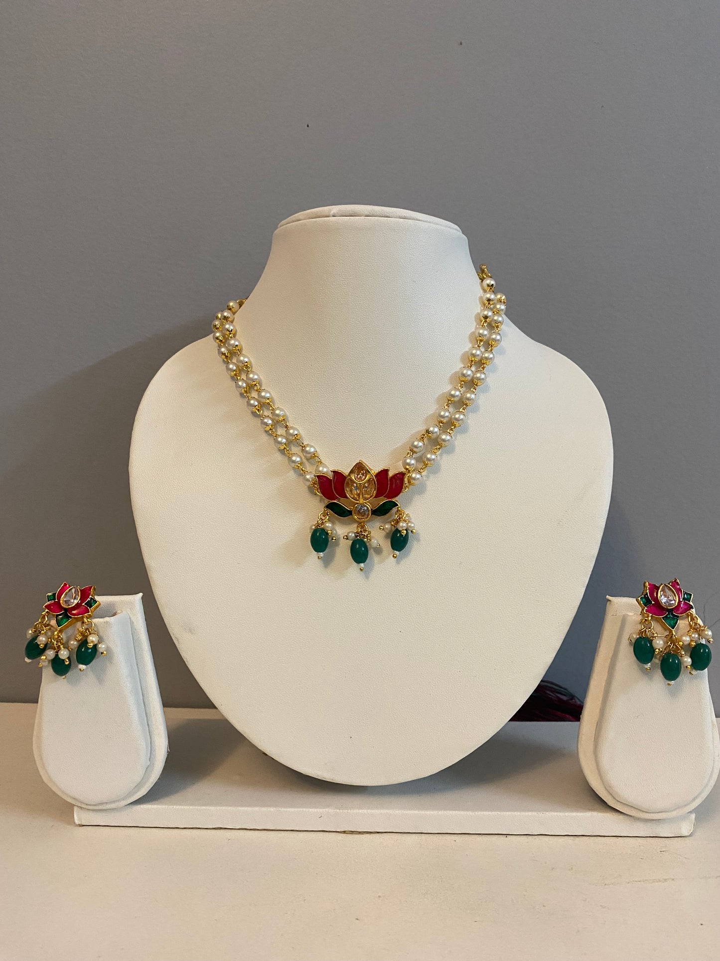 Green beads Lotus choker set