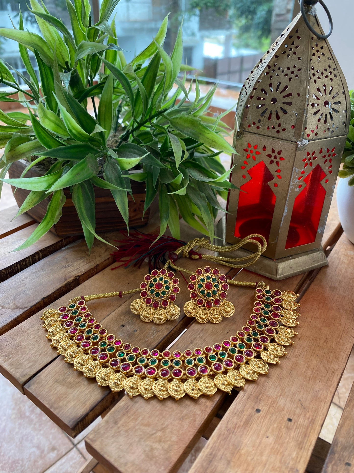 Kempu gold toned statement Set